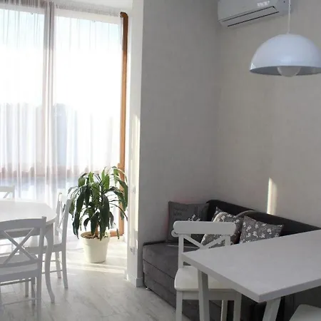 Апартаменты На Берегу Моря Apartment